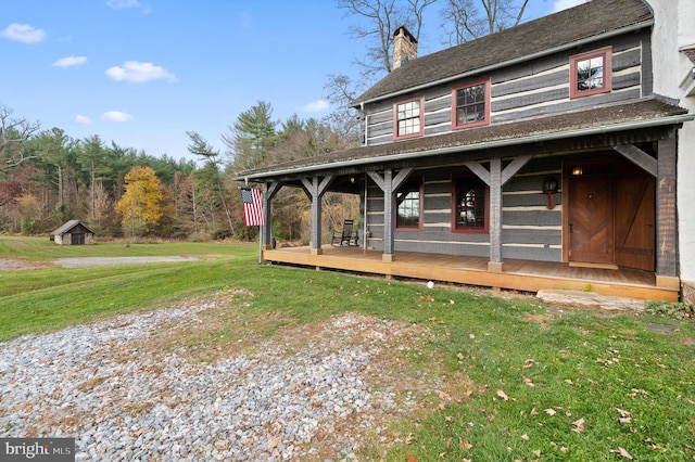 view of front of property with a front yard