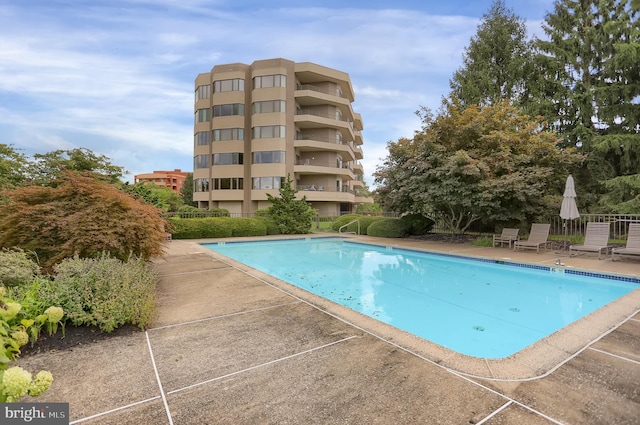 view of swimming pool