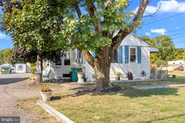 view of front of house with a garage and a front lawn