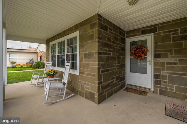 property entrance featuring a porch