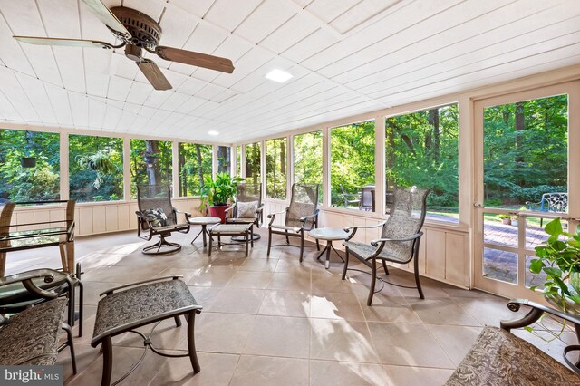 sunroom / solarium featuring ceiling fan