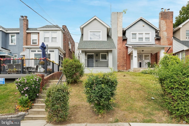 view of front facade with a front yard