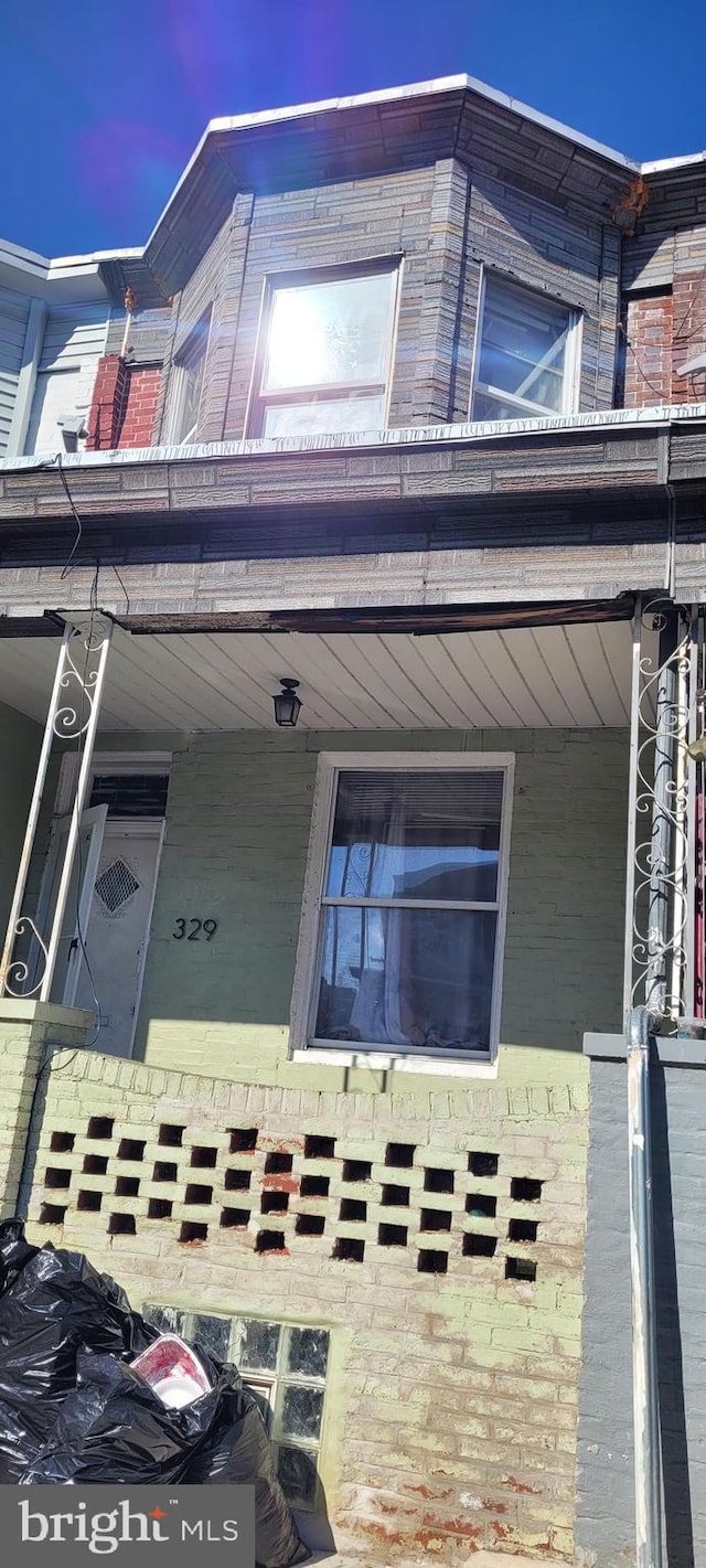 view of front of home featuring a porch