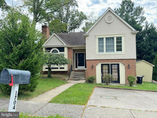 view of front facade with a front lawn