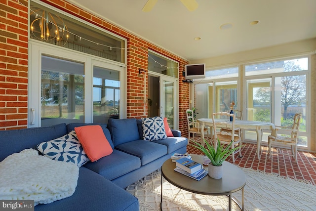 sunroom with ceiling fan