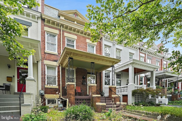 view of front of home with covered porch