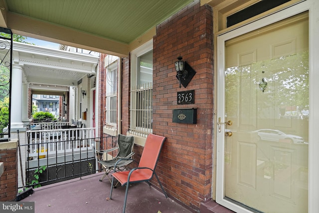 entrance to property featuring covered porch