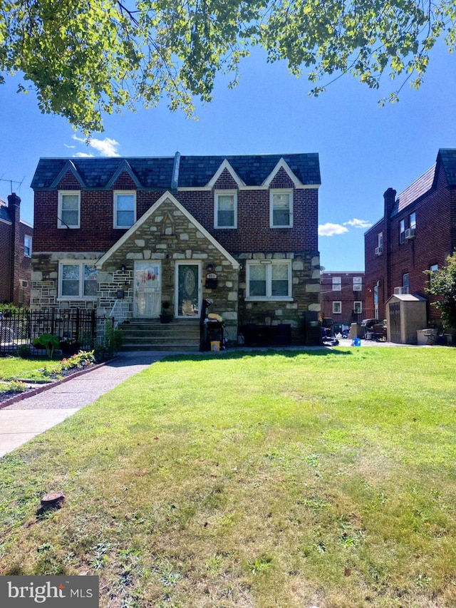 view of front of home with a front lawn