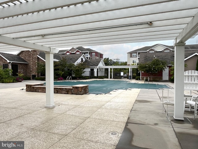 view of swimming pool featuring a pergola, a jacuzzi, and a patio area