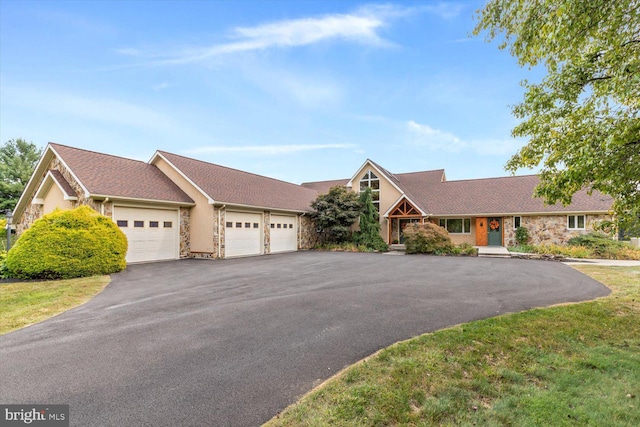 view of front of property featuring a front lawn and a garage