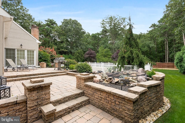 view of patio with a fire pit