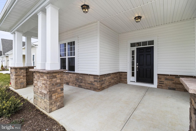 doorway to property with covered porch