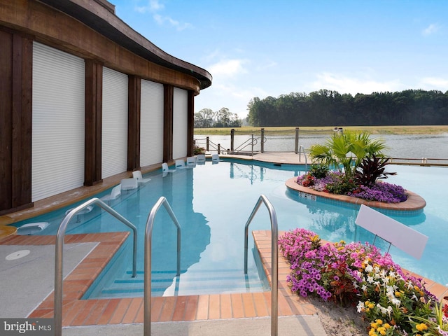 view of swimming pool featuring a water view