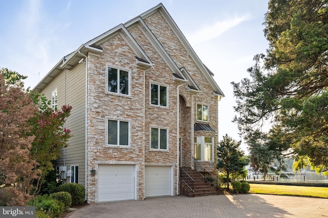 view of front facade featuring a garage