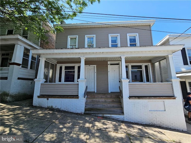 view of front of home featuring a porch