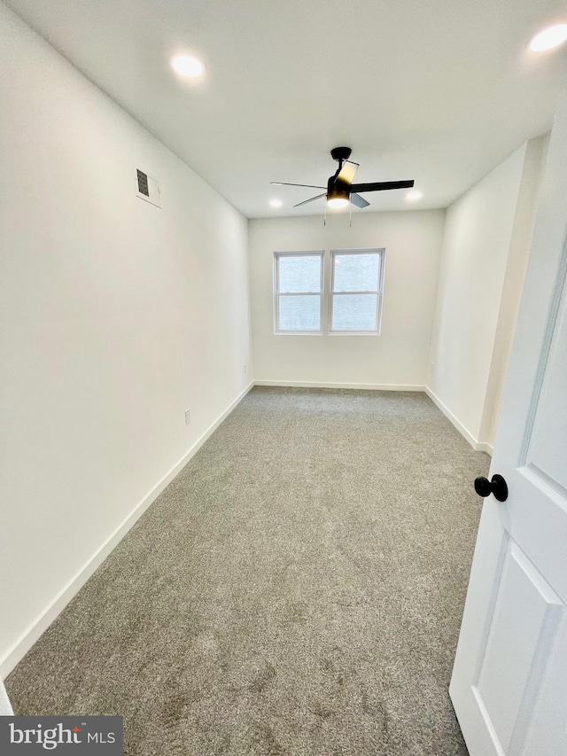 carpeted empty room featuring ceiling fan