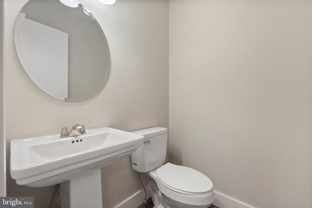 bathroom featuring sink and toilet