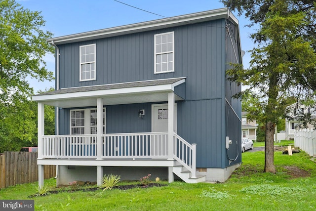 view of front of house featuring a front lawn and covered porch