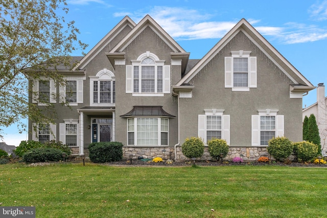 front facade featuring a front lawn