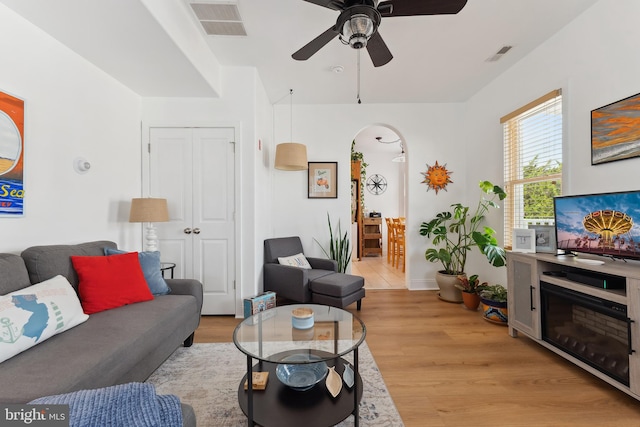 living room featuring light hardwood / wood-style flooring and ceiling fan