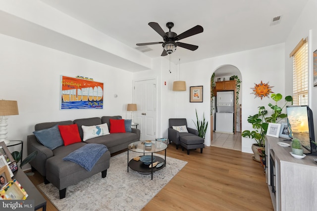 living room with light wood-type flooring and ceiling fan