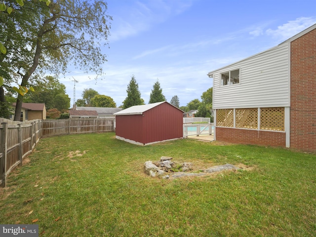 view of yard with a storage shed