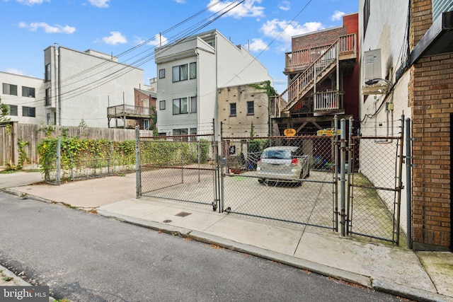 606 N 2nd St, Philadelphia, PA 19123 - exterior space with fence