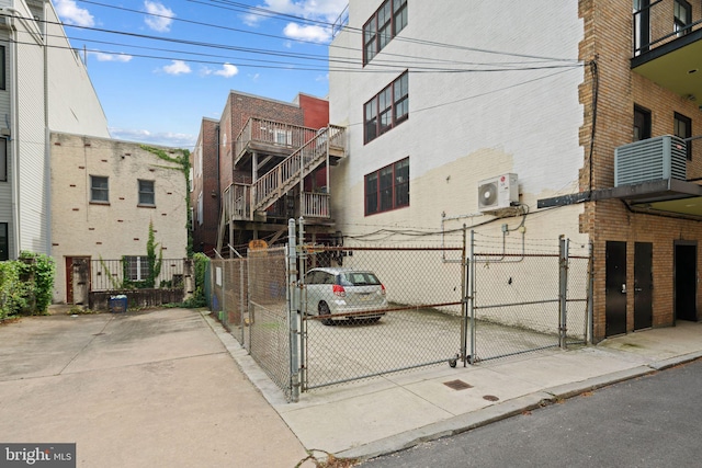 606 N 2nd St, Philadelphia, PA 19123 - view of property with ac unit and fence