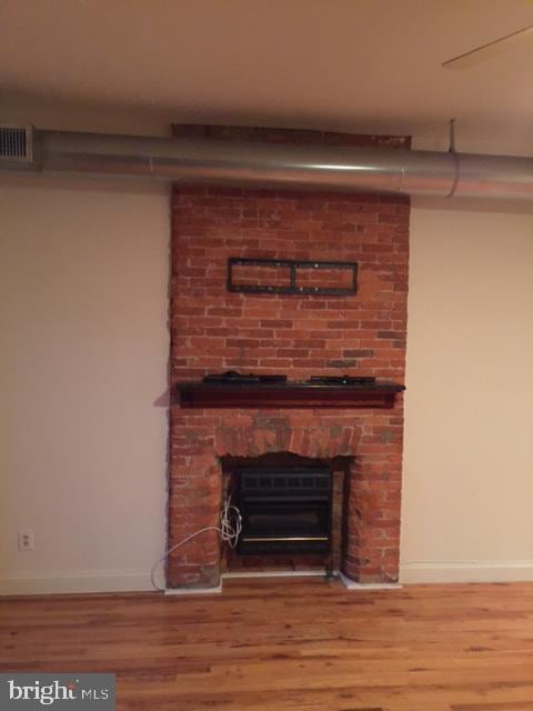 606 N 2nd St, Philadelphia, PA 19123 - room details featuring visible vents, baseboards, wood finished floors, and a fireplace