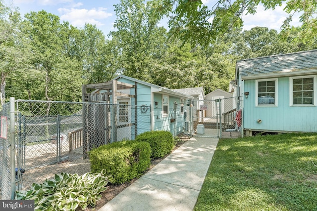 exterior space featuring a front yard