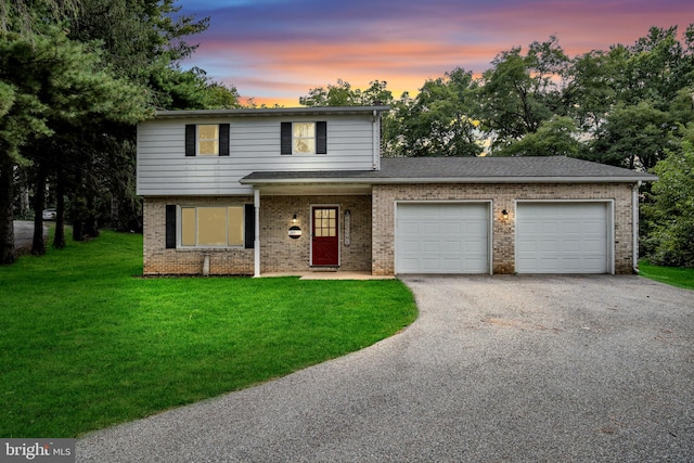 view of front property featuring a yard and a garage