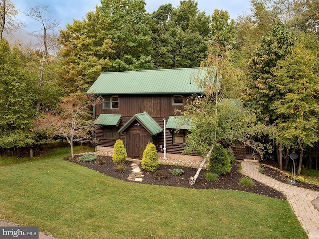 view of front of house with a front lawn