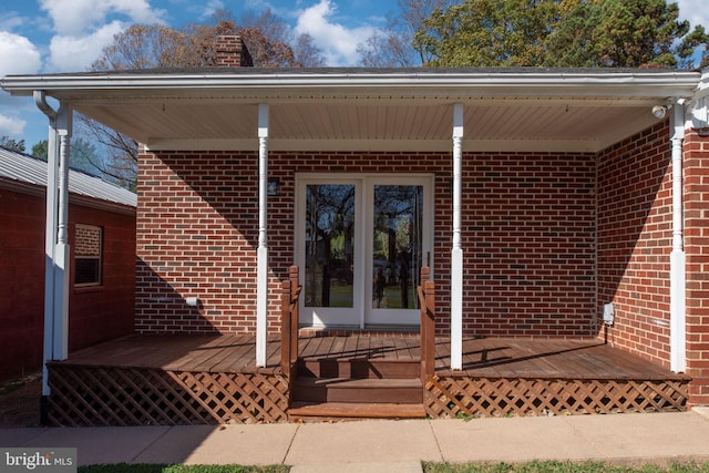 property entrance featuring a wooden deck