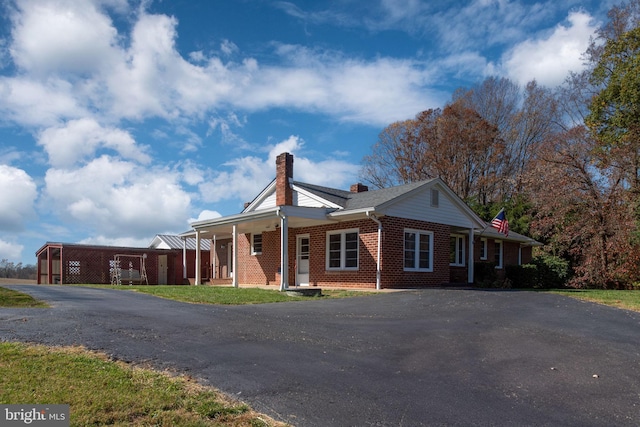 view of front of house with covered porch