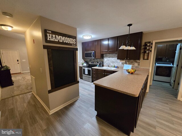 910 Sapphire Ct, Salisbury, MD 21804 - kitchen featuring appliances with stainless steel finishes, light countertops, dark brown cabinetry, and light wood-style flooring