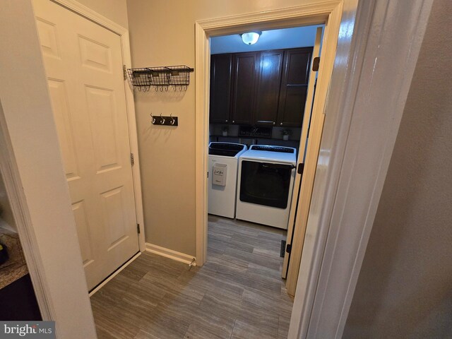 910 Sapphire Ct, Salisbury, MD 21804 - hallway featuring washer and clothes dryer and baseboards