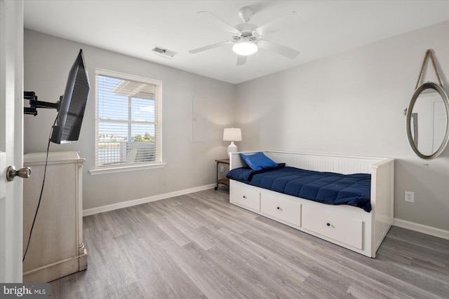 bedroom with light wood-type flooring and ceiling fan