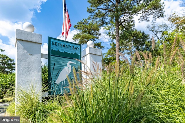 view of community / neighborhood sign