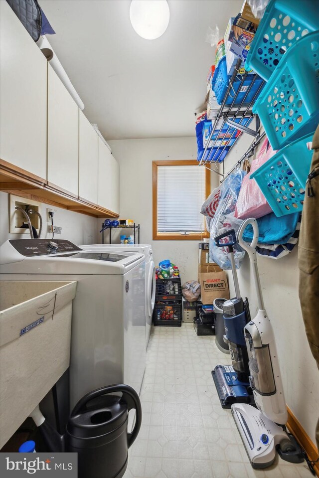 laundry area with cabinets, sink, and washing machine and dryer