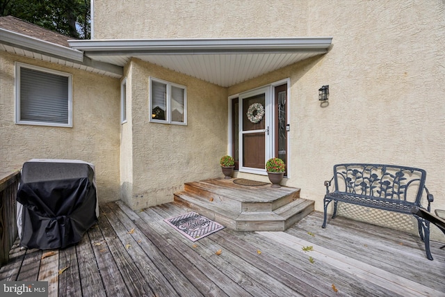 property entrance with a wooden deck