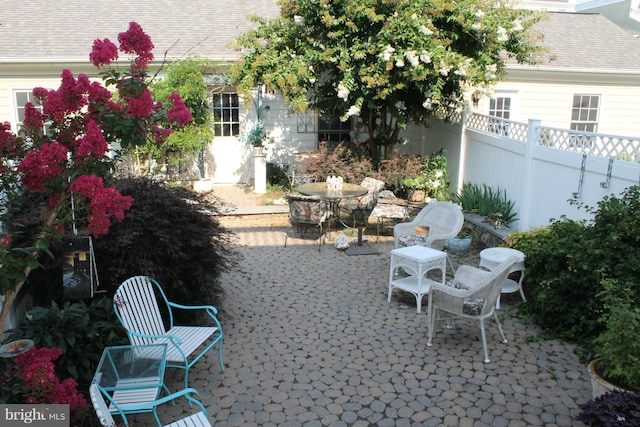 view of yard with a patio area