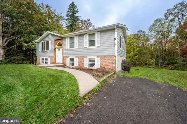 bi-level home with a front yard