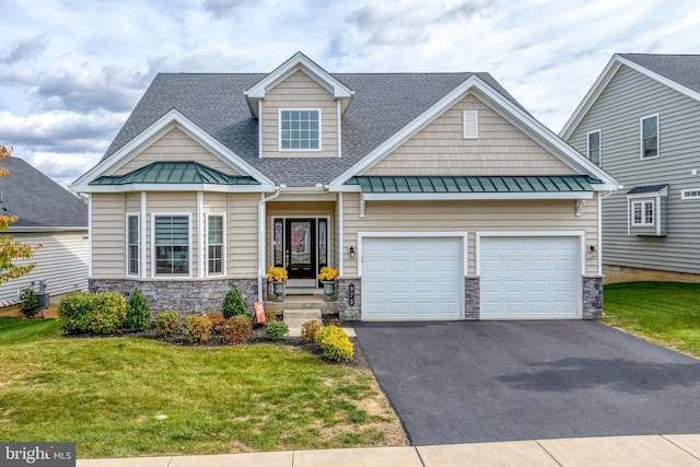 craftsman-style home featuring a front lawn