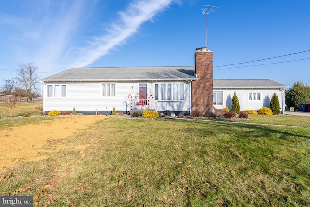 single story home with a front lawn