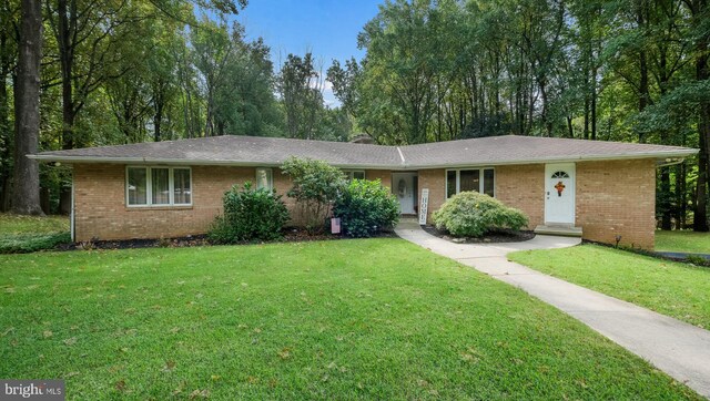 ranch-style home with a front lawn