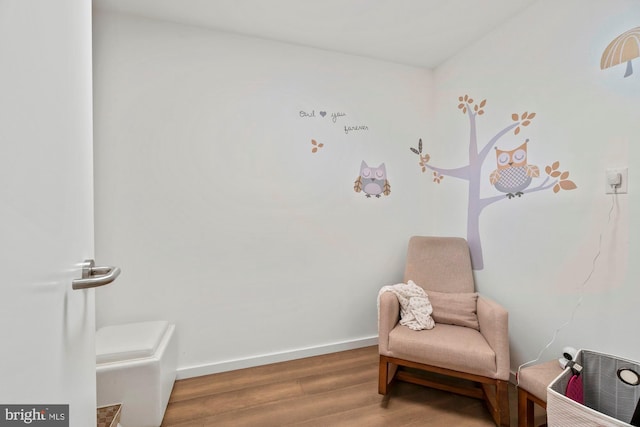 925 H St NW Unit 901/902, Washington, DC 20001 - sitting room with wood finished floors and baseboards