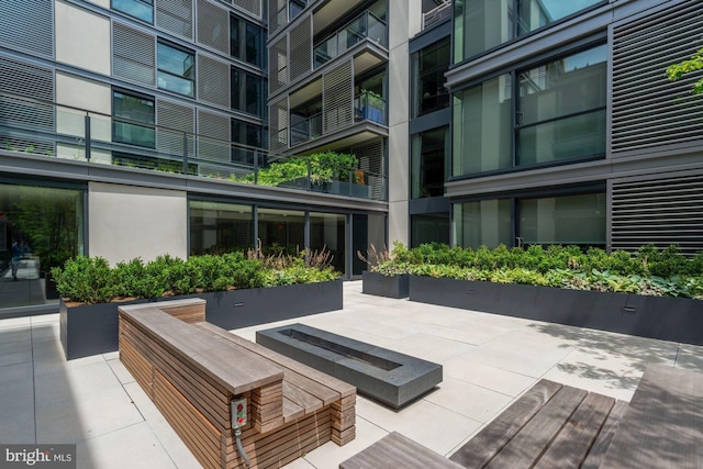 925 H St NW Unit 901/902, Washington, DC 20001 - view of community featuring a patio area