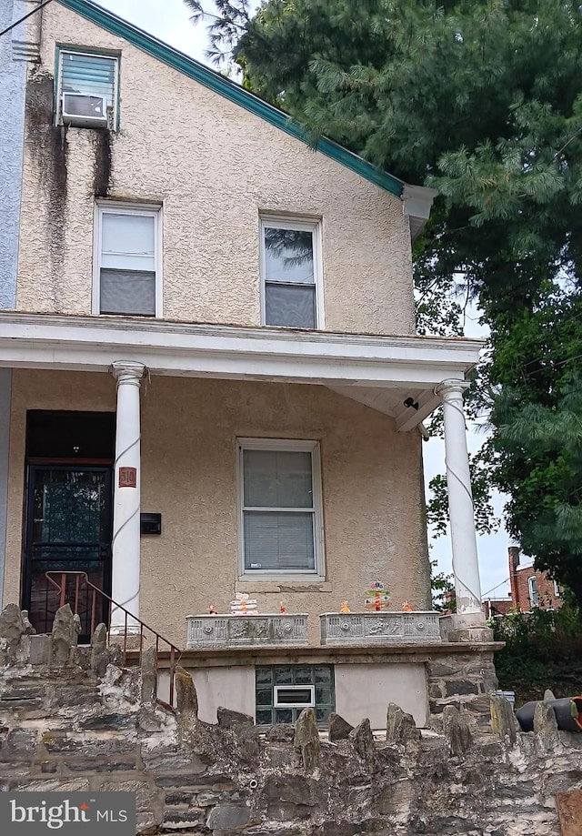 view of front facade featuring cooling unit