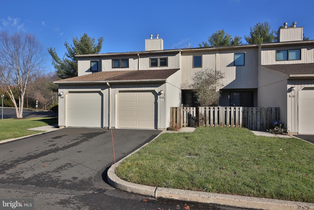 view of front of house featuring a front yard and a garage