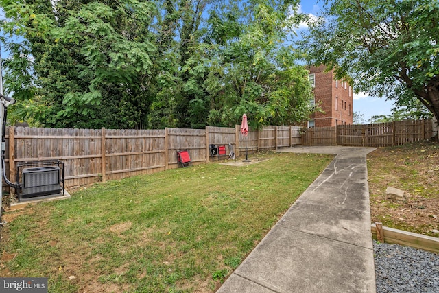 view of yard featuring central AC unit